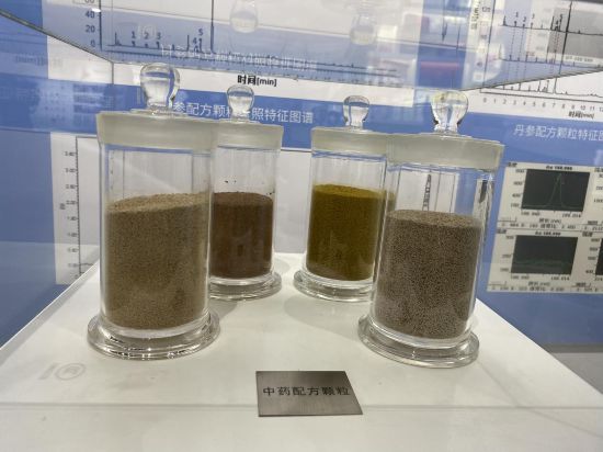 佛山市南海區，廣東一方制藥有限公司展廳裡展示的中藥配方顆粒。